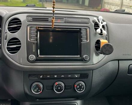 Сірий Фольксваген Тігуан, об'ємом двигуна 2 л та пробігом 204 тис. км за 13200 $, фото 8 на Automoto.ua