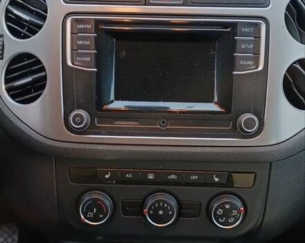 Сірий Фольксваген Тігуан, об'ємом двигуна 2 л та пробігом 205 тис. км за 12200 $, фото 31 на Automoto.ua