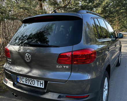 Сірий Фольксваген Тігуан, об'ємом двигуна 2 л та пробігом 108 тис. км за 14000 $, фото 4 на Automoto.ua