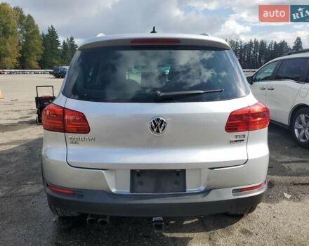 Серый Фольксваген Тигуан, объемом двигателя 1.98 л и пробегом 109 тыс. км за 2100 $, фото 4 на Automoto.ua