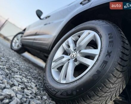 Серый Фольксваген Тигуан, объемом двигателя 2 л и пробегом 135 тыс. км за 11950 $, фото 36 на Automoto.ua
