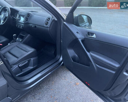 Серый Фольксваген Тигуан, объемом двигателя 2 л и пробегом 220 тыс. км за 12350 $, фото 9 на Automoto.ua