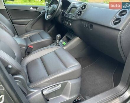 Сірий Фольксваген Тігуан, об'ємом двигуна 2 л та пробігом 133 тис. км за 13499 $, фото 14 на Automoto.ua