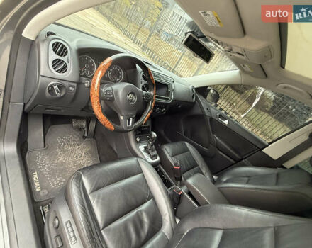 Серый Фольксваген Тигуан, объемом двигателя 2 л и пробегом 163 тыс. км за 15700 $, фото 36 на Automoto.ua