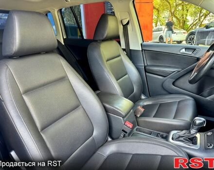 Сірий Фольксваген Тігуан, об'ємом двигуна 2 л та пробігом 190 тис. км за 13700 $, фото 6 на Automoto.ua