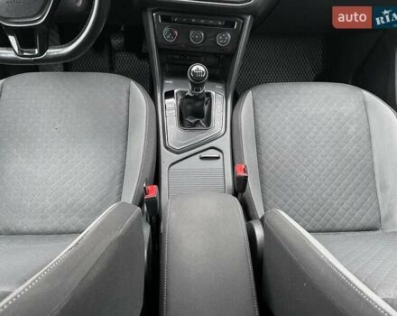 Серый Фольксваген Тигуан, объемом двигателя 1.98 л и пробегом 170 тыс. км за 18999 $, фото 24 на Automoto.ua