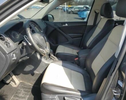 Серый Фольксваген Тигуан, объемом двигателя 2 л и пробегом 227 тыс. км за 9600 $, фото 6 на Automoto.ua