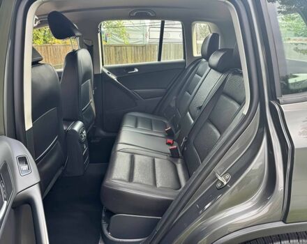 Серый Фольксваген Тигуан, объемом двигателя 2 л и пробегом 74 тыс. км за 7900 $, фото 12 на Automoto.ua