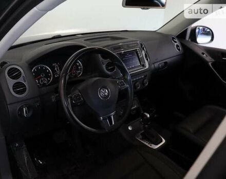 Серый Фольксваген Тигуан, объемом двигателя 2 л и пробегом 129 тыс. км за 3000 $, фото 11 на Automoto.ua
