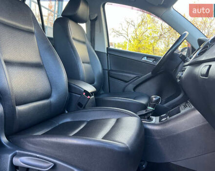 Серый Фольксваген Тигуан, объемом двигателя 2 л и пробегом 193 тыс. км за 13700 $, фото 15 на Automoto.ua