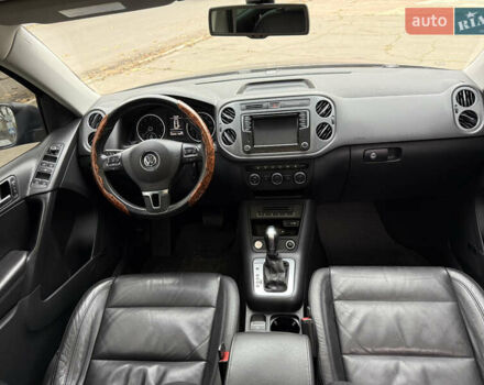 Серый Фольксваген Тигуан, объемом двигателя 2 л и пробегом 163 тыс. км за 15700 $, фото 53 на Automoto.ua