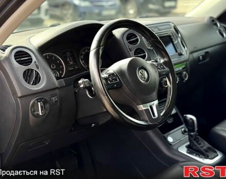 Серый Фольксваген Тигуан, объемом двигателя 2 л и пробегом 160 тыс. км за 13500 $, фото 6 на Automoto.ua