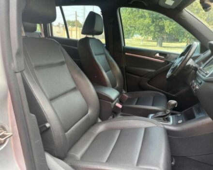 Сірий Фольксваген Тігуан, об'ємом двигуна 2 л та пробігом 72 тис. км за 7600 $, фото 7 на Automoto.ua