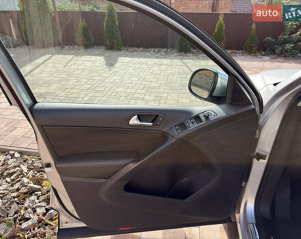 Серый Фольксваген Тигуан, объемом двигателя 1.98 л и пробегом 142 тыс. км за 12800 $, фото 22 на Automoto.ua