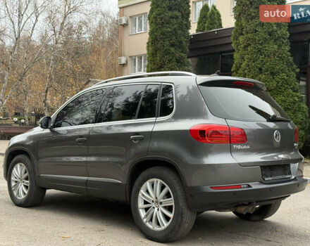 Сірий Фольксваген Тігуан, об'ємом двигуна 1.99 л та пробігом 51 тис. км за 17500 $, фото 3 на Automoto.ua