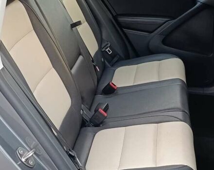 Сірий Фольксваген Тігуан, об'ємом двигуна 2 л та пробігом 205 тис. км за 12200 $, фото 23 на Automoto.ua