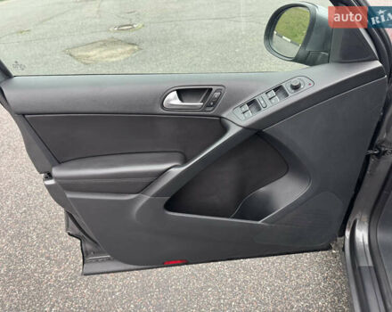 Серый Фольксваген Тигуан, объемом двигателя 2 л и пробегом 106 тыс. км за 15300 $, фото 19 на Automoto.ua