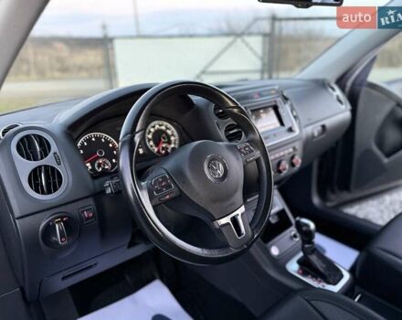 Серый Фольксваген Тигуан, объемом двигателя 2 л и пробегом 135 тыс. км за 11950 $, фото 50 на Automoto.ua