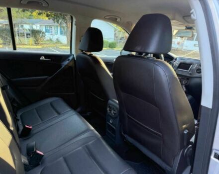 Сірий Фольксваген Тігуан, об'ємом двигуна 2 л та пробігом 71 тис. км за 7600 $, фото 10 на Automoto.ua