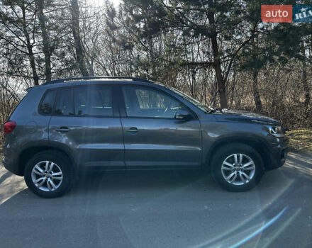 Сірий Фольксваген Тігуан, об'ємом двигуна 2 л та пробігом 108 тис. км за 14000 $, фото 3 на Automoto.ua