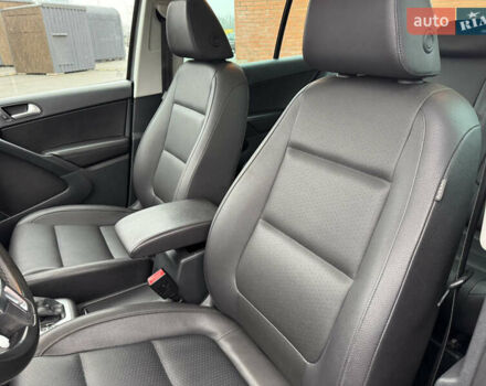 Серый Фольксваген Тигуан, объемом двигателя 2 л и пробегом 106 тыс. км за 15300 $, фото 20 на Automoto.ua