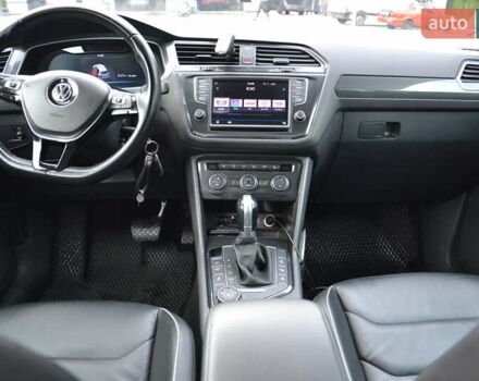 Серый Фольксваген Тигуан, объемом двигателя 2 л и пробегом 245 тыс. км за 26999 $, фото 30 на Automoto.ua