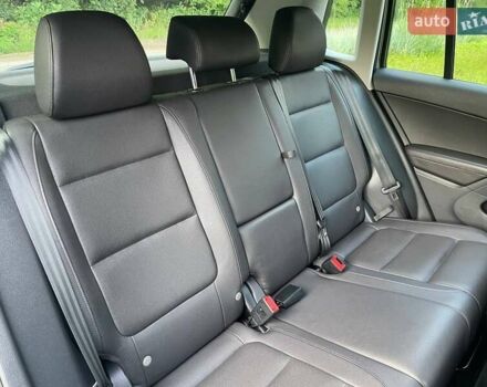 Сірий Фольксваген Тігуан, об'ємом двигуна 2 л та пробігом 133 тис. км за 13499 $, фото 24 на Automoto.ua