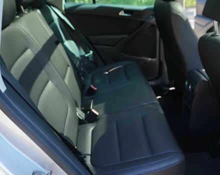 Сірий Фольксваген Тігуан, об'ємом двигуна 2 л та пробігом 77 тис. км за 7000 $, фото 12 на Automoto.ua