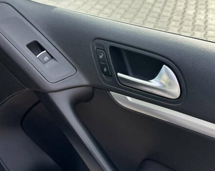 Сірий Фольксваген Тігуан, об'ємом двигуна 2 л та пробігом 175 тис. км за 12750 $, фото 43 на Automoto.ua