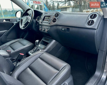 Сірий Фольксваген Тігуан, об'ємом двигуна 2 л та пробігом 150 тис. км за 12300 $, фото 25 на Automoto.ua