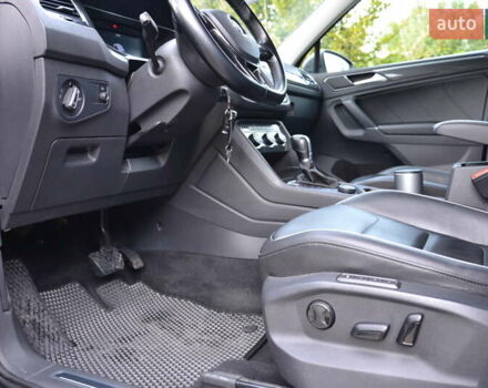 Серый Фольксваген Тигуан, объемом двигателя 2 л и пробегом 245 тыс. км за 26999 $, фото 29 на Automoto.ua