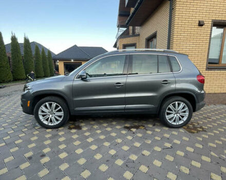 Сірий Фольксваген Тігуан, об'ємом двигуна 2 л та пробігом 205 тис. км за 10800 $, фото 7 на Automoto.ua