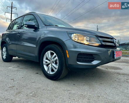 Сірий Фольксваген Тігуан, об'ємом двигуна 2 л та пробігом 150 тис. км за 12300 $, фото 5 на Automoto.ua