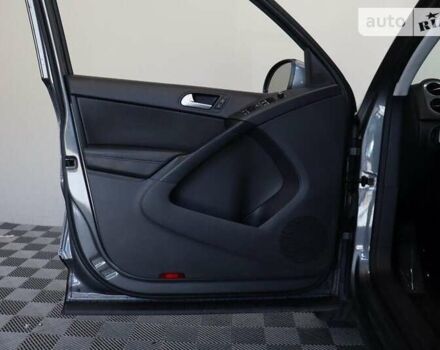 Серый Фольксваген Тигуан, объемом двигателя 2 л и пробегом 129 тыс. км за 3000 $, фото 9 на Automoto.ua