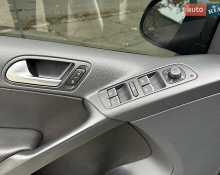 Серый Фольксваген Тигуан, объемом двигателя 2 л и пробегом 163 тыс. км за 15700 $, фото 43 на Automoto.ua