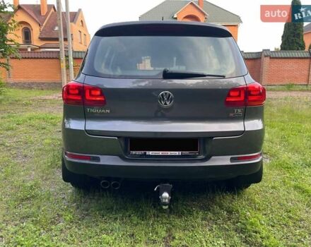Сірий Фольксваген Тігуан, об'ємом двигуна 2 л та пробігом 133 тис. км за 13499 $, фото 3 на Automoto.ua