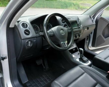 Серый Фольксваген Тигуан, объемом двигателя 2 л и пробегом 77 тыс. км за 4500 $, фото 9 на Automoto.ua