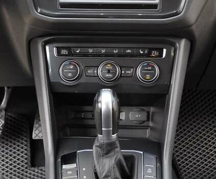 Сірий Фольксваген Тігуан, об'ємом двигуна 1.98 л та пробігом 174 тис. км за 20300 $, фото 36 на Automoto.ua