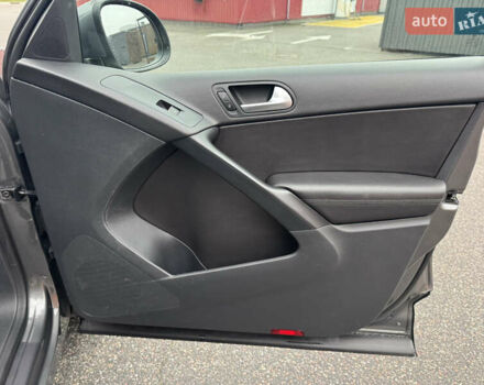 Серый Фольксваген Тигуан, объемом двигателя 2 л и пробегом 106 тыс. км за 15300 $, фото 12 на Automoto.ua