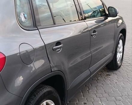 Сірий Фольксваген Тігуан, об'ємом двигуна 2 л та пробігом 205 тис. км за 12200 $, фото 12 на Automoto.ua