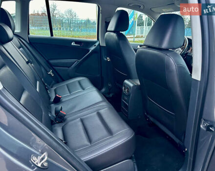 Сірий Фольксваген Тігуан, об'ємом двигуна 2 л та пробігом 150 тис. км за 12300 $, фото 26 на Automoto.ua
