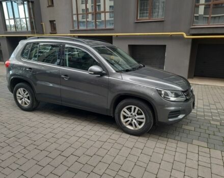 Сірий Фольксваген Тігуан, об'ємом двигуна 2 л та пробігом 193 тис. км за 12999 $, фото 2 на Automoto.ua