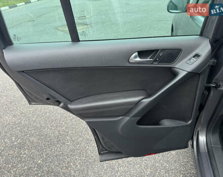 Серый Фольксваген Тигуан, объемом двигателя 2 л и пробегом 106 тыс. км за 15300 $, фото 18 на Automoto.ua