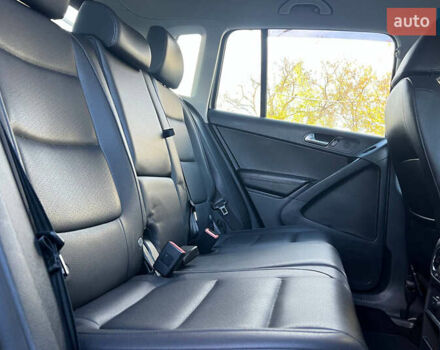 Серый Фольксваген Тигуан, объемом двигателя 2 л и пробегом 193 тыс. км за 13700 $, фото 16 на Automoto.ua