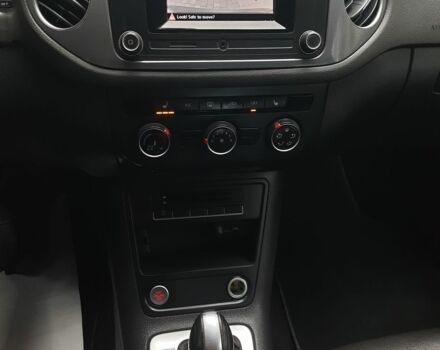 Сірий Фольксваген Тігуан, об'ємом двигуна 2 л та пробігом 193 тис. км за 12999 $, фото 12 на Automoto.ua