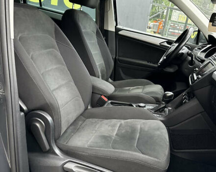 Сірий Фольксваген Тігуан, об'ємом двигуна 1.97 л та пробігом 181 тис. км за 22300 $, фото 16 на Automoto.ua