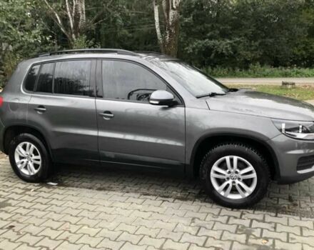 Серый Фольксваген Тигуан, объемом двигателя 2 л и пробегом 227 тыс. км за 9600 $, фото 2 на Automoto.ua