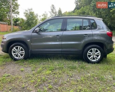 Сірий Фольксваген Тігуан, об'ємом двигуна 2 л та пробігом 133 тис. км за 13499 $, фото 2 на Automoto.ua