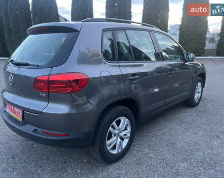 Серый Фольксваген Тигуан, объемом двигателя 2 л и пробегом 220 тыс. км за 12350 $, фото 2 на Automoto.ua
