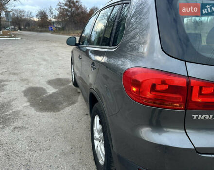 Сірий Фольксваген Тігуан, об'ємом двигуна 2 л та пробігом 150 тис. км за 12300 $, фото 10 на Automoto.ua